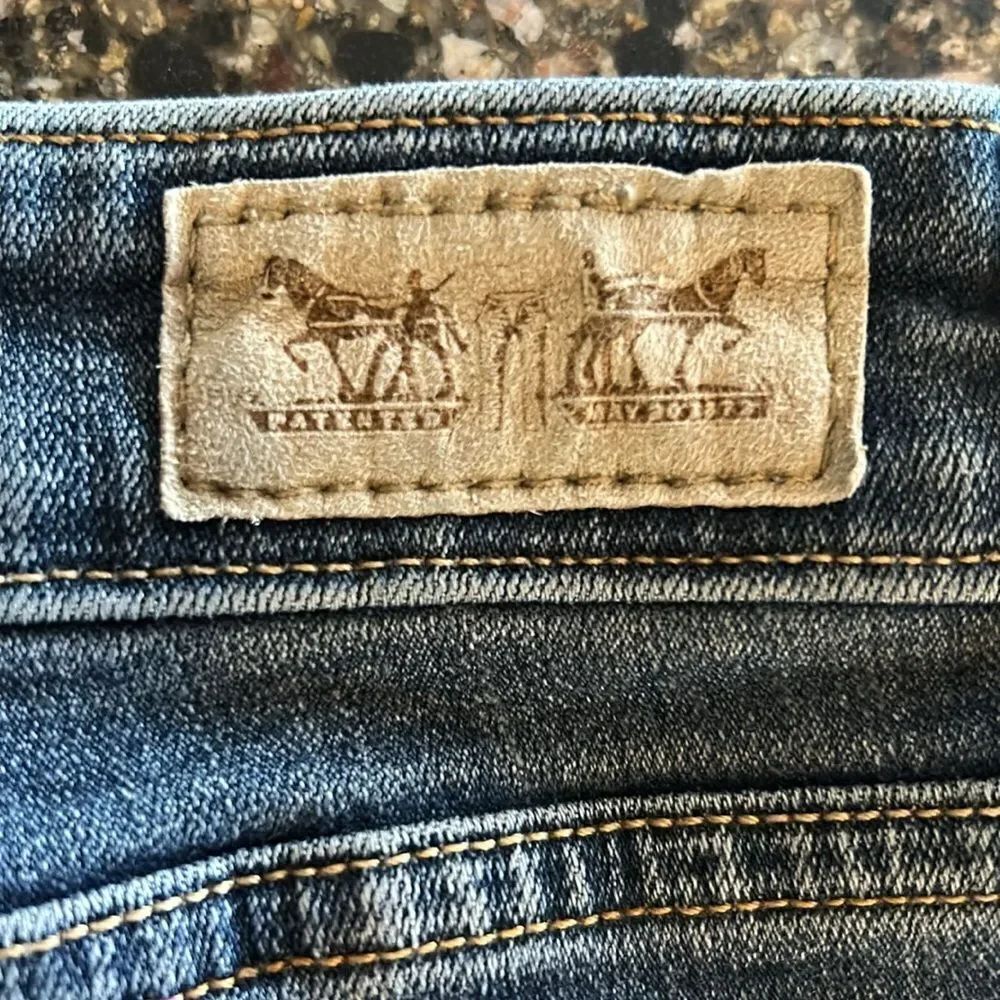 Levi's Mid Rise Skinny Jeans - Picture 3 of 5